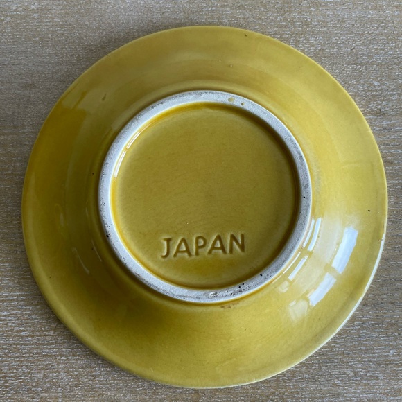 ***SOLD***Japanese Majolica Yellow Pitcher and Saucer - Picture 8 of 12